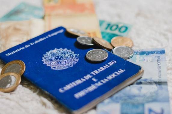 Residentes dos Estados da Bahia e Minas Gerais, afetados pelas chuvas, poderão sacar o benefício já no primeiro dia de pagamento