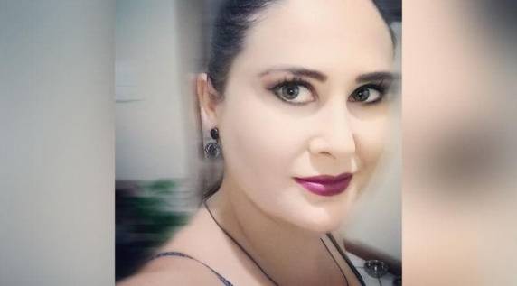Segundo a polícia, suspeito já tinha passagens por violência doméstica. Caso é tratado como feminicídio.