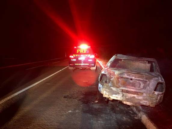 PRF atende ocorrência de duplo homicídio na BR 293 em Santana do Livramento - foto 2