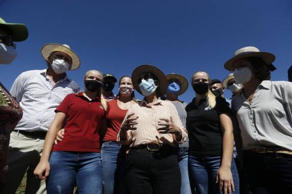 ''O que não podemos ter é gente saindo da produção'', diz ministra da Agricultura em visita ao RS - foto 7