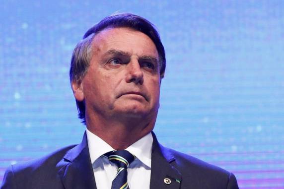 Chefe do Executivo acusou Alexandre de Moraes de agir fora da Constituição e disse que Luís Roberto Barroso 