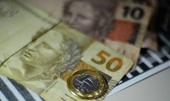 Piso segue a variação do salário mínimo e aumentou para R$ 1.212