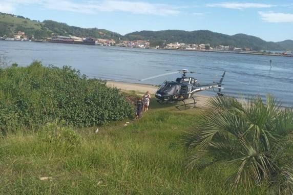 Lancha vira e deixa ao menos dois mortos em Santa Catarina; uma pessoa segue desaparecida - foto 2