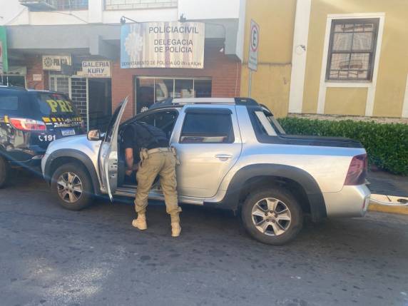 Segundo a Polícia Rodoviária Federal, idoso foi condenado por crime cometido em 2014 em Porto Alegre. Abordagem aconteceu na BR-290, quando ele se dirigia ao Litoral Norte.