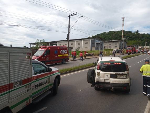 Colisão ocorreu na tarde deste sábado, na Avenida Santos Dumont, no bairro Aventureiro.