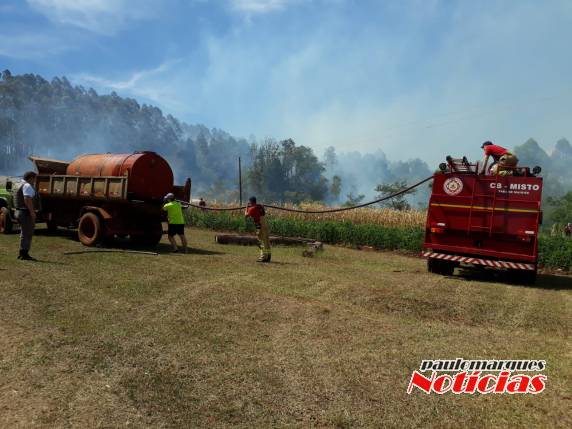 Bombeiros combatem incêndio no interior de Independência - foto 2