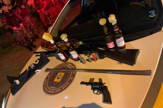 Crime, com armas e bombas incendiárias, só não aconteceu graças à intervenção da Brigada Militar