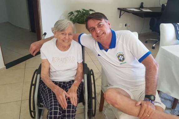 Olinda Bonturi Bolsonaro estava internada desde segunda-feira. Causa da morte não foi informada