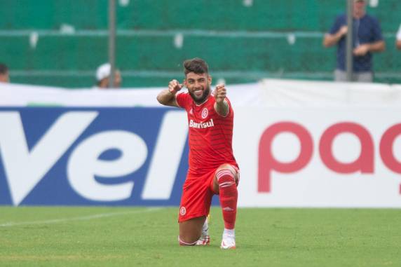 Colorado começou o Gauchão somando três pontos; time de Caxias descontou com Ricardo Bueno