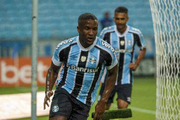 Camisa 9 marcou duas vezes na Arena e garantiu o triunfo do Tricolor, que iniciou a disputa do Estadual com o time de transição