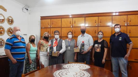 Parlamentar esteve visitando a instituição na terça-feira, acompanhado do deputado estadual Gerson Burmann