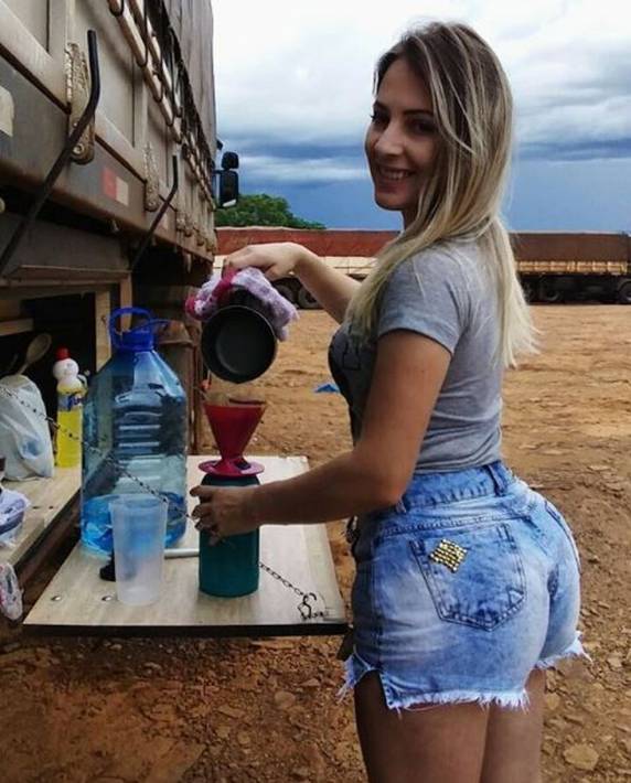 'Não me deixaram embarcar no voo', diz caminhoneira 'Musa das Estradas' sobre retorno a SC - foto 2