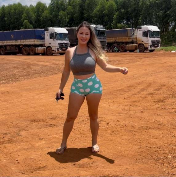 Aline Füchter afirma que maxilar dela está 'torto' e que deve fazer o procedimento em Blumenau dentro de 10 dias. Após não conseguir embarcar em avião, ela volta do MT de carro.