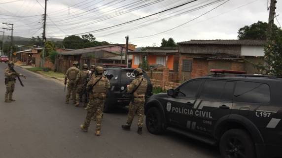 Polícia combate facção que usava mulheres para traficar drogas e armas na Região Metropolitana - foto 3