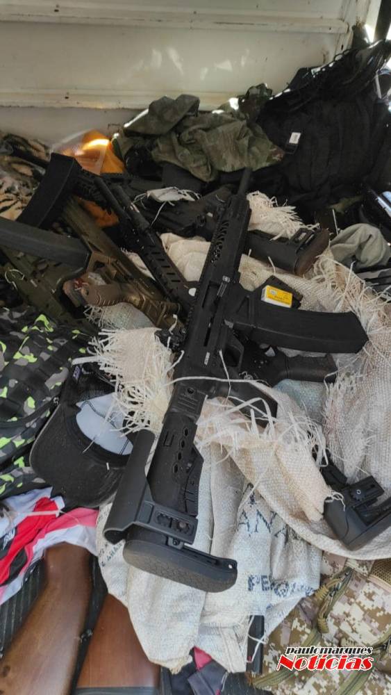 Bandidos são presos após assaltaream loja de armas e material esportivo, em Três de Maio - foto 3