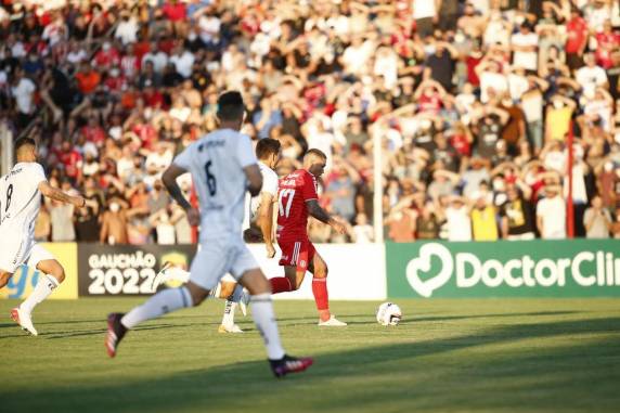 Time colorado segue invicto e na liderança do Gauchão
