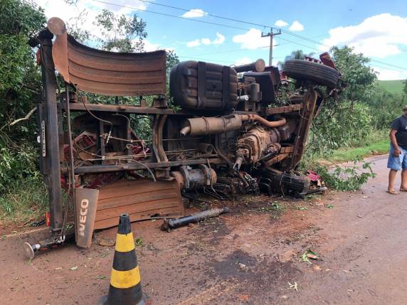 Acidente na VRS-824 entre Quinze de Novembro e Ibirubá - foto 3