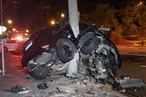 Acidente ocorreu no início da madrugada de sexta-feira