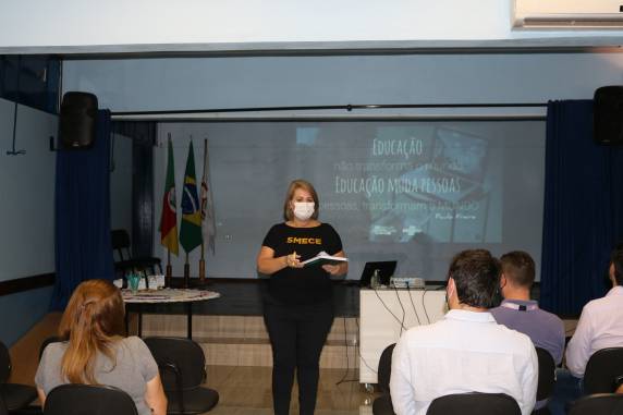 Lançamento ocorreu no auditório da Escola Municipal Cívico Militar Caminhos Inovadores