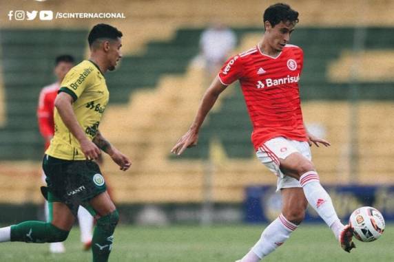 Time de Erechim chegou a nove pontos e assumiu provisoriamente o primeiro lugar