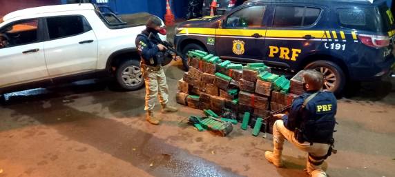 Eles atravessavam o rio de balsa para desviar da rodovia