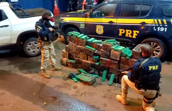 Eles atravessavam o rio de balsa para desviar da rodovia