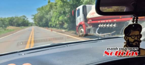 Colisão lateral envolve carro e caminhão na BR 472 em Santa Rosa - foto 3