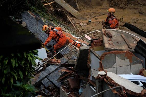 Chuva em Petrópolis: número de mortos passa de 100; equipes seguem com as buscas - foto 2