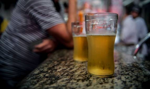 Pesquisa mostra que 55% da população brasileira têm hábito de beber