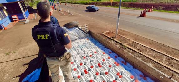 Alguns dos produtos apreendidos foram proibidos no Brasil depois que estudos apontaram casos de intoxicação e até morte