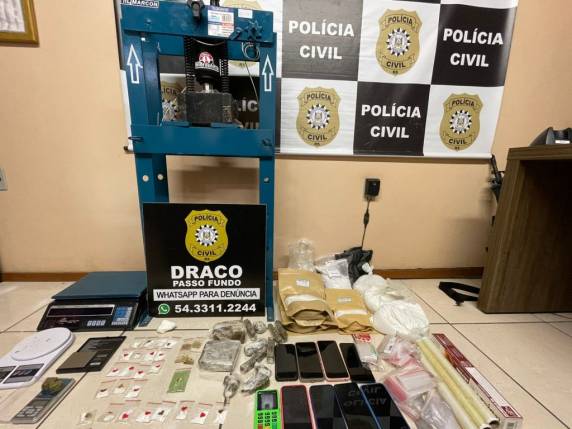 A Draco estava com investigação em andamento de um grupo criminoso que estava agindo no bairro Lucas Araujo, com distribuição e venda de cocaína.