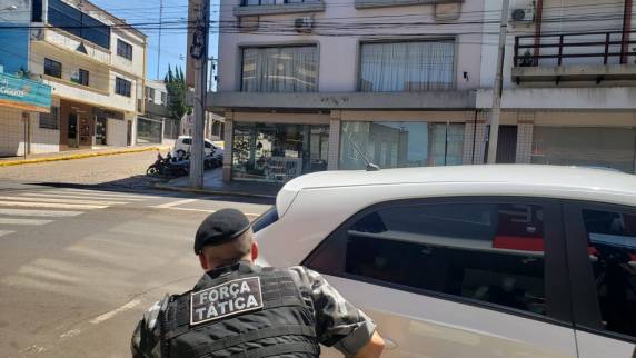 Oito mulheres foram mantidas sob domínio dos criminosos em loja no começo do mês. Nenhuma delas sofreu ferimentos. Eles se entregaram e foram presos após mais de 6 horas de negociação.