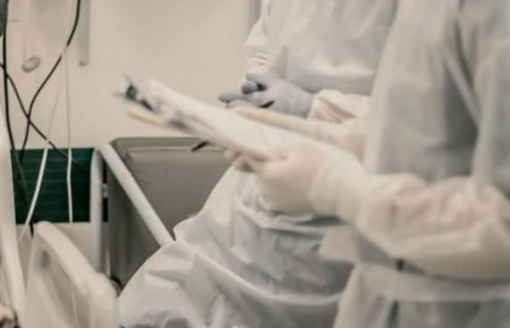 Foram quase 1,4 mil vítimas da doença, 226% a mais do que em janeiro de 2022. Óbitos, que refletiram alta no número de casos no mês passado, estão em estabilidade. Já a média de casos completa duas semanas de queda.