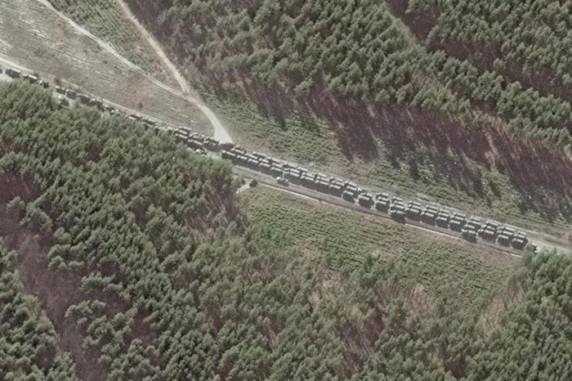 Imagens de satélite mostram comboio russo de 64 km de extensão próximo a Kiev - foto 2