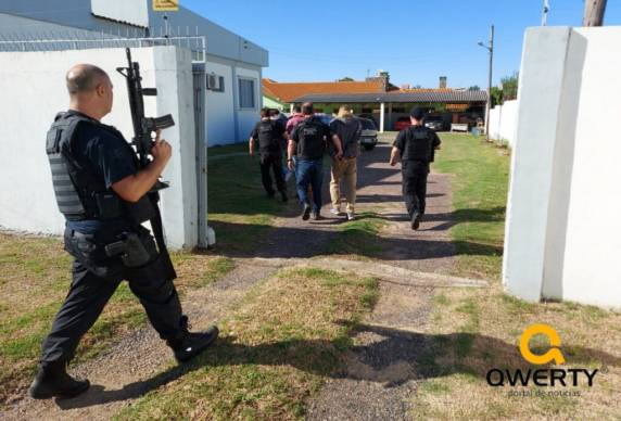 Tentativa de assalto em loja de armas termina em tiroteio - foto 4