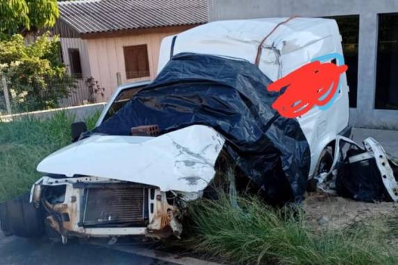 Vítima conduzia uma van Fiorini Branca quando perdeu o controle e saiu da pista