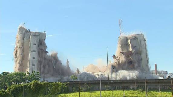 Sede da SSP é implodida em Porto Alegre quase oito meses após incêndio - foto 2