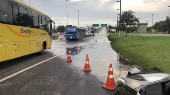 Temporal alaga ruas, destelha casas e causa estragos em cidades de SC - foto 3