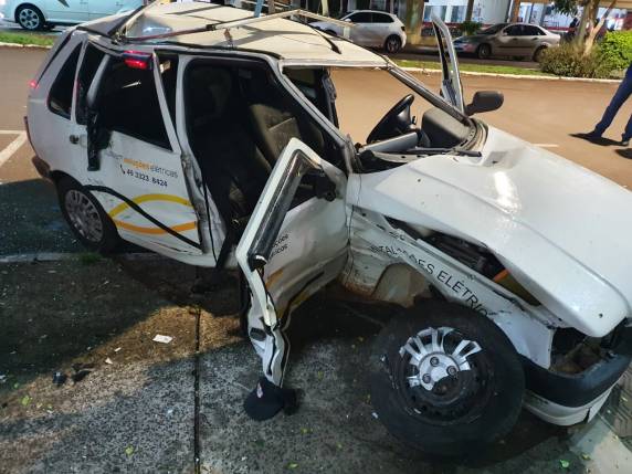 Três feridos em acidente na sinaleira da Praça Reneu Mertz, em Três Passos - foto 3