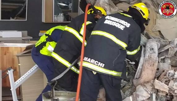 Ele recebeu atendimento no local, mas não resistiu aos ferimentos. Acidente ocorreu em Brusque.