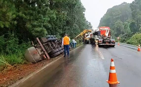 Motorista de carreta morre em acidente na BR-282 no oeste catarinense - foto 3