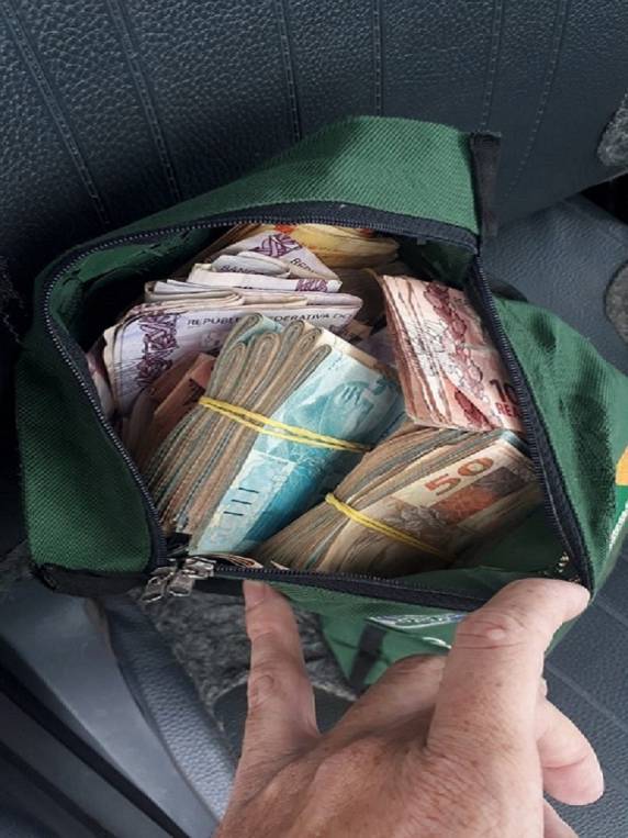 Trio é preso pela BM após assaltar Cooperativa de Crédito em Barracão - foto 2