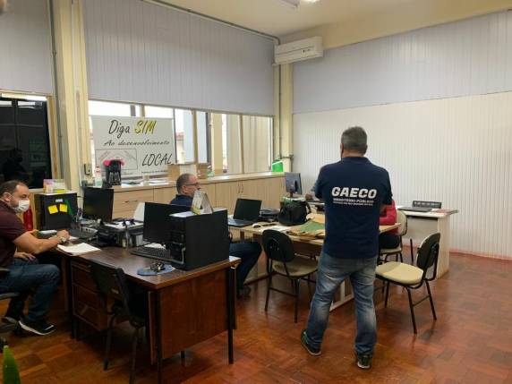 MPRS cumpre mandados de busca e apreensão em investigação de crime contra o Poder Público em Santa Barbará do Sul - foto 2