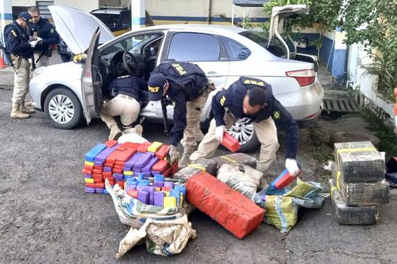 O motorista, de 28 anos, natural de Vicente Dutra, já era conhecido dos policiais: havia sido preso em janeiro com uma Ecosport furtada.