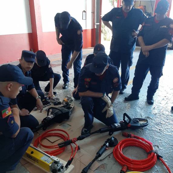 Corpo de Bombeiros Militar de Horizontina conta com nova ferramenta de resgate para acidentes veiculares - foto 4