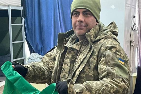 Porto-alegrense André Hack Bahi chegou ao país em guerra em 28 de fevereiro