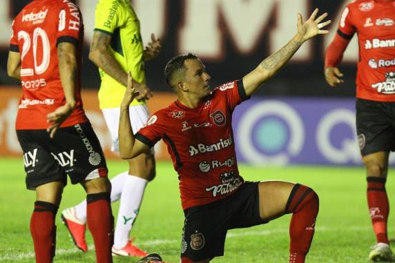 De pênalti, Marllon garantiu a vitória xavante no Bento Freitas, no domingo. Times voltam a se enfrentar na quarta, em Erechim