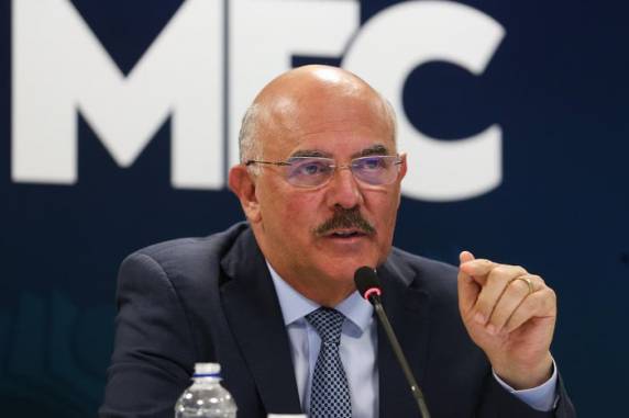 Em reunião dentro do MEC, Milton Ribeiro afirmou que prioridade atende a pedido do presidente Jair Bolsonaro