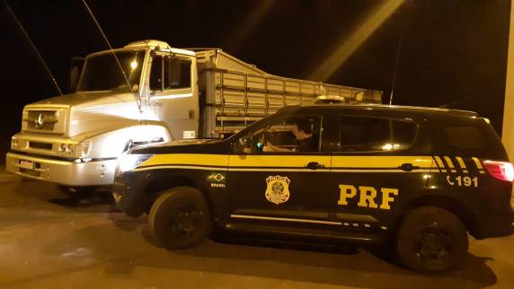 O motorista tentou fugir com o veículo, mas foi interceptado