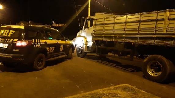 O motorista tentou fugir com o veículo, mas foi interceptado